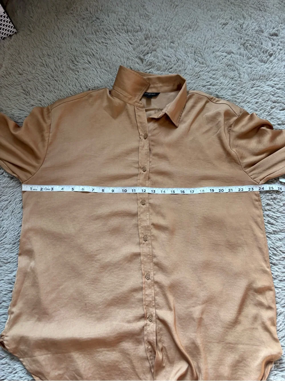 Banana Republic Satin Silk like Button-Down Shirt in tan Latte Brown size L